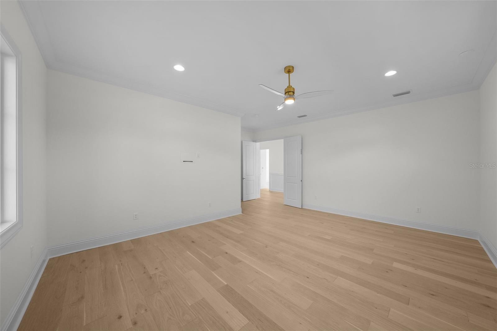 4005 W MULLEN AVE