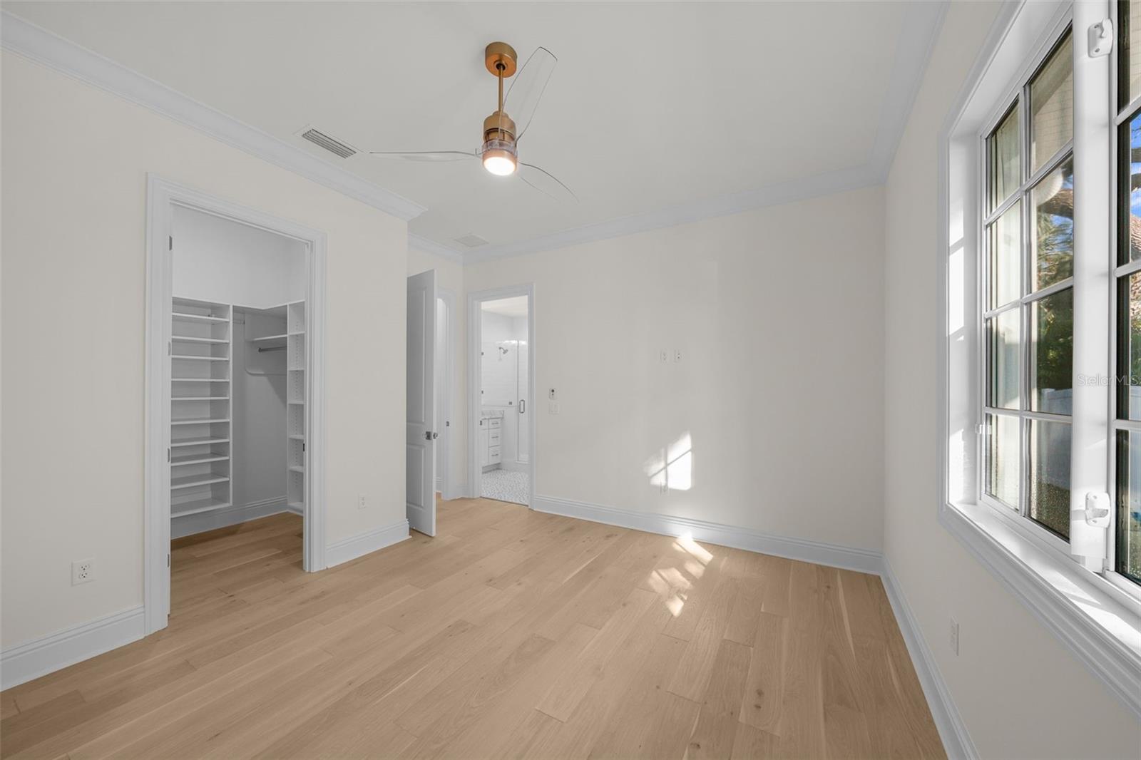 4005 W MULLEN AVE