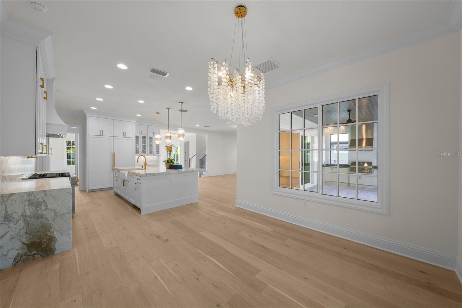 4005 W MULLEN AVE
