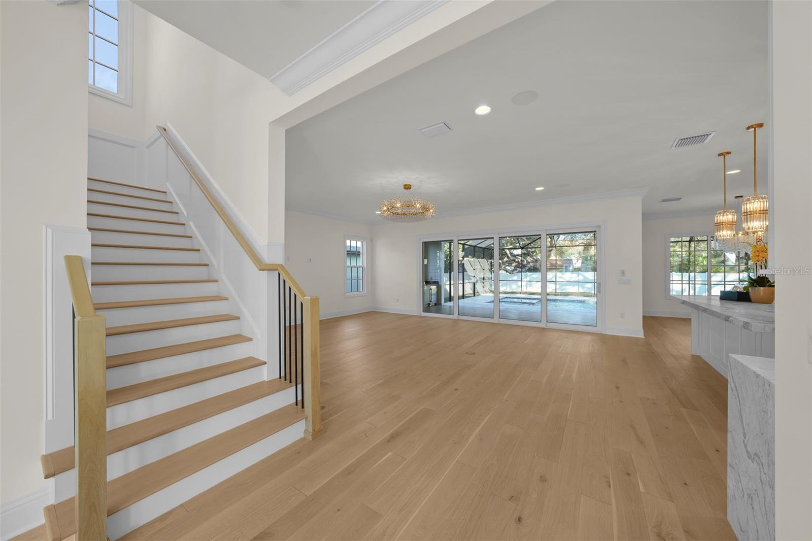 4005 W MULLEN AVE
