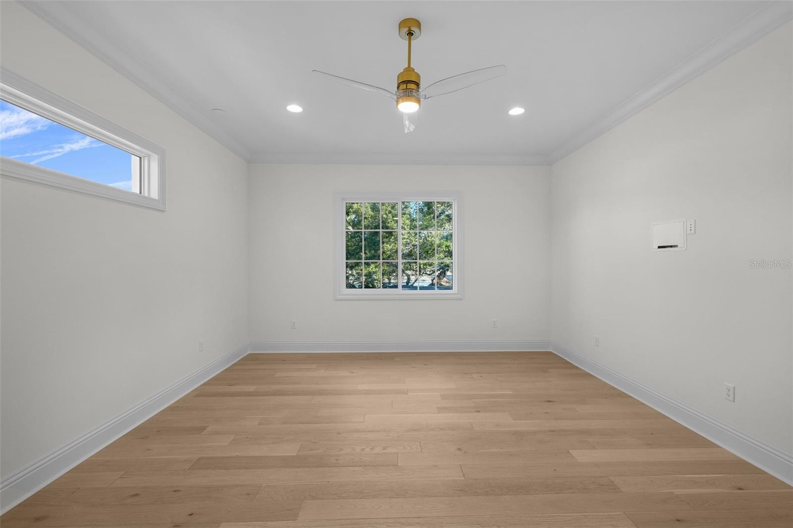 4005 W MULLEN AVE