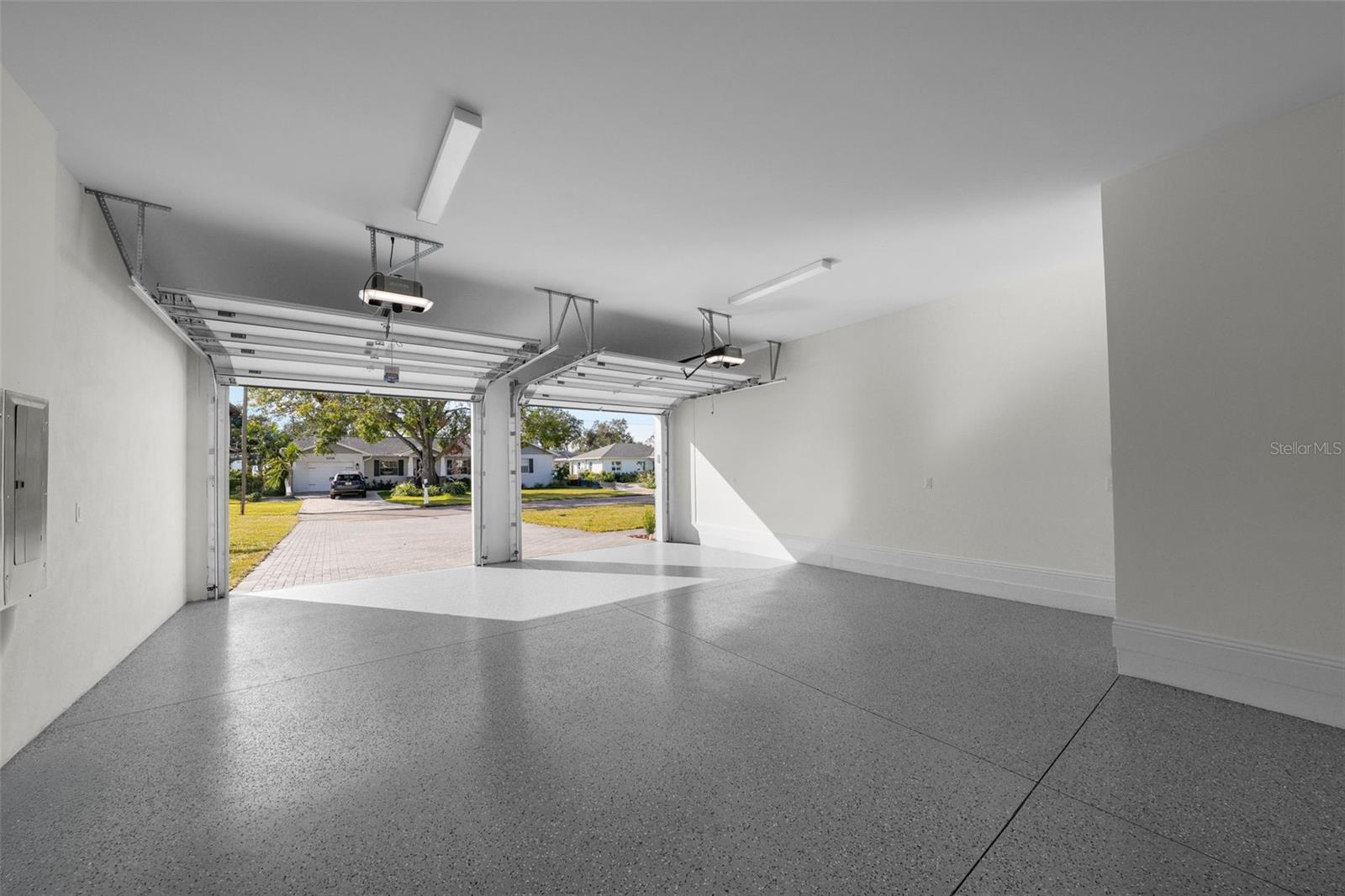 4005 W MULLEN AVE