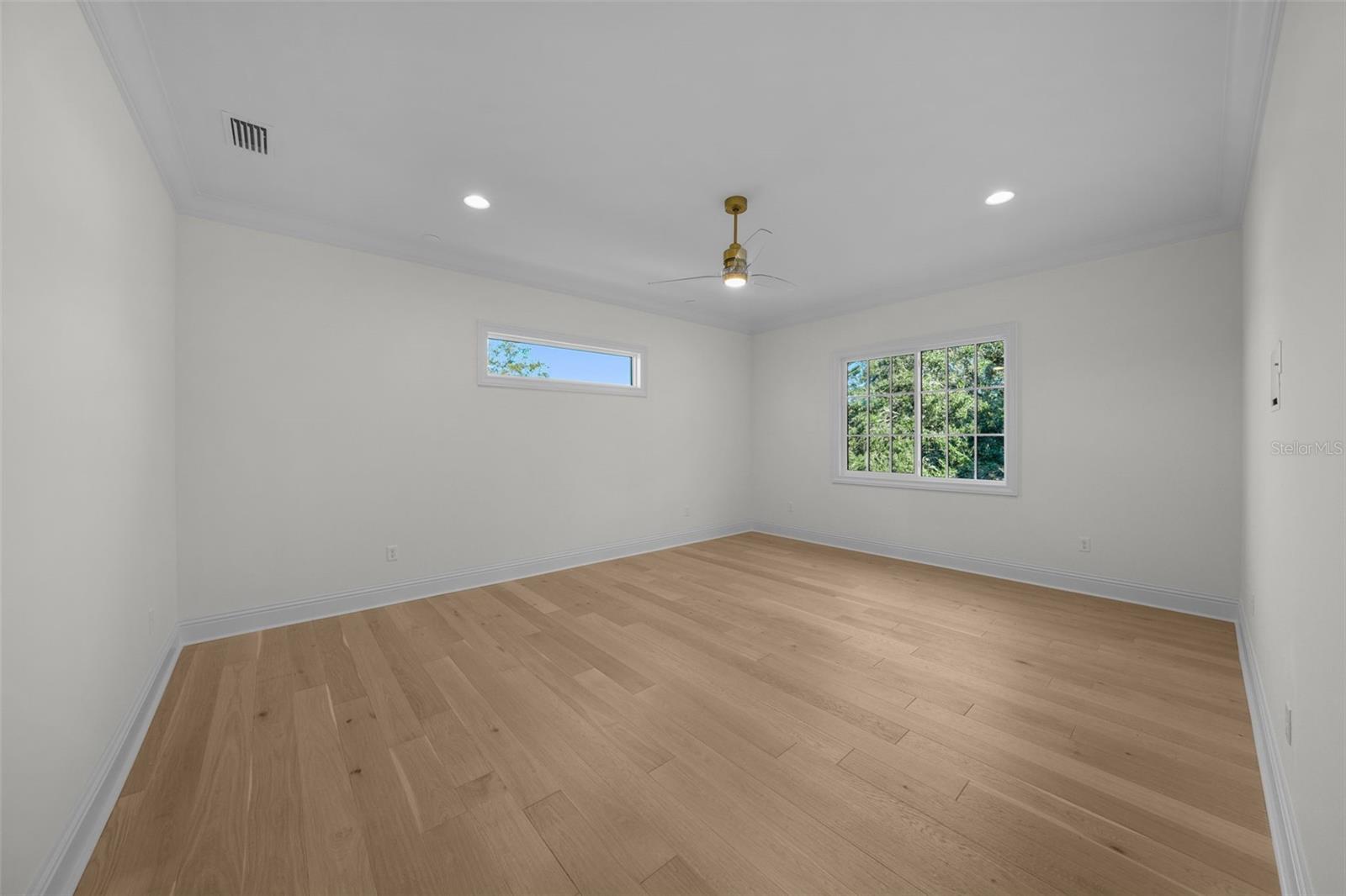 4005 W MULLEN AVE