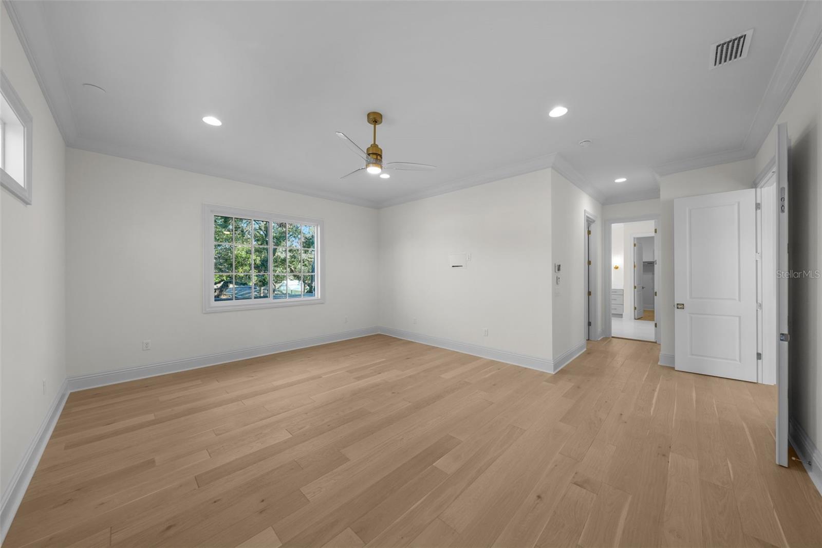 4005 W MULLEN AVE