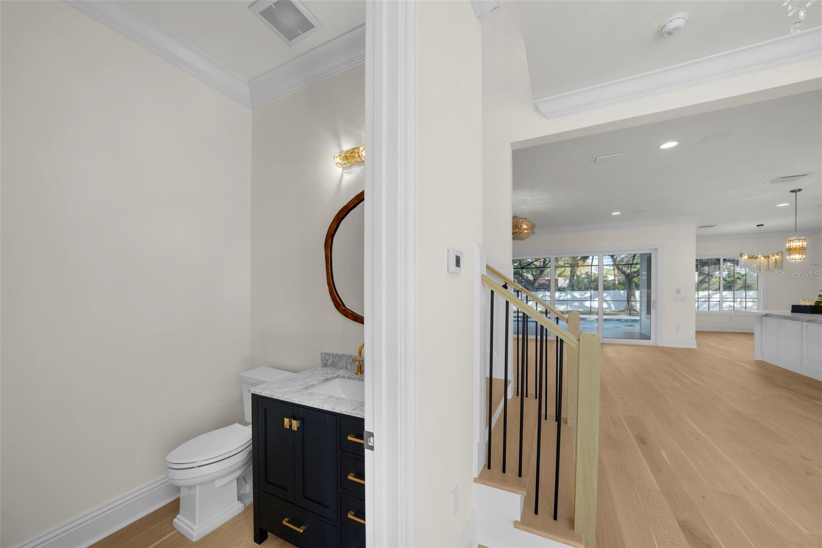 4005 W MULLEN AVE