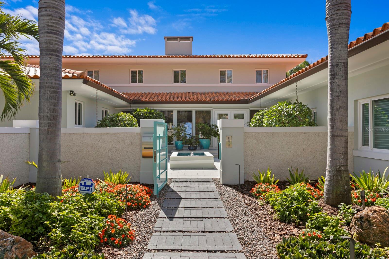 611 BRIGHTWATERS BLVD NE