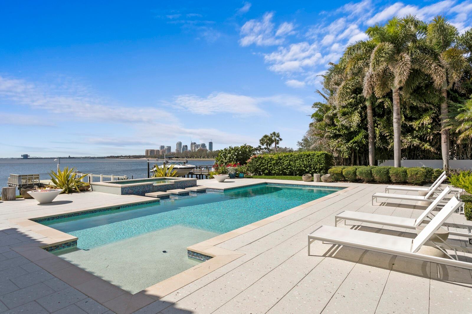 611 BRIGHTWATERS BLVD NE