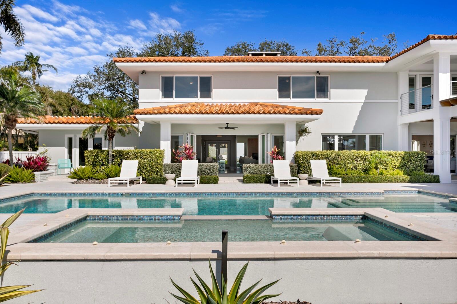 611 BRIGHTWATERS BLVD NE