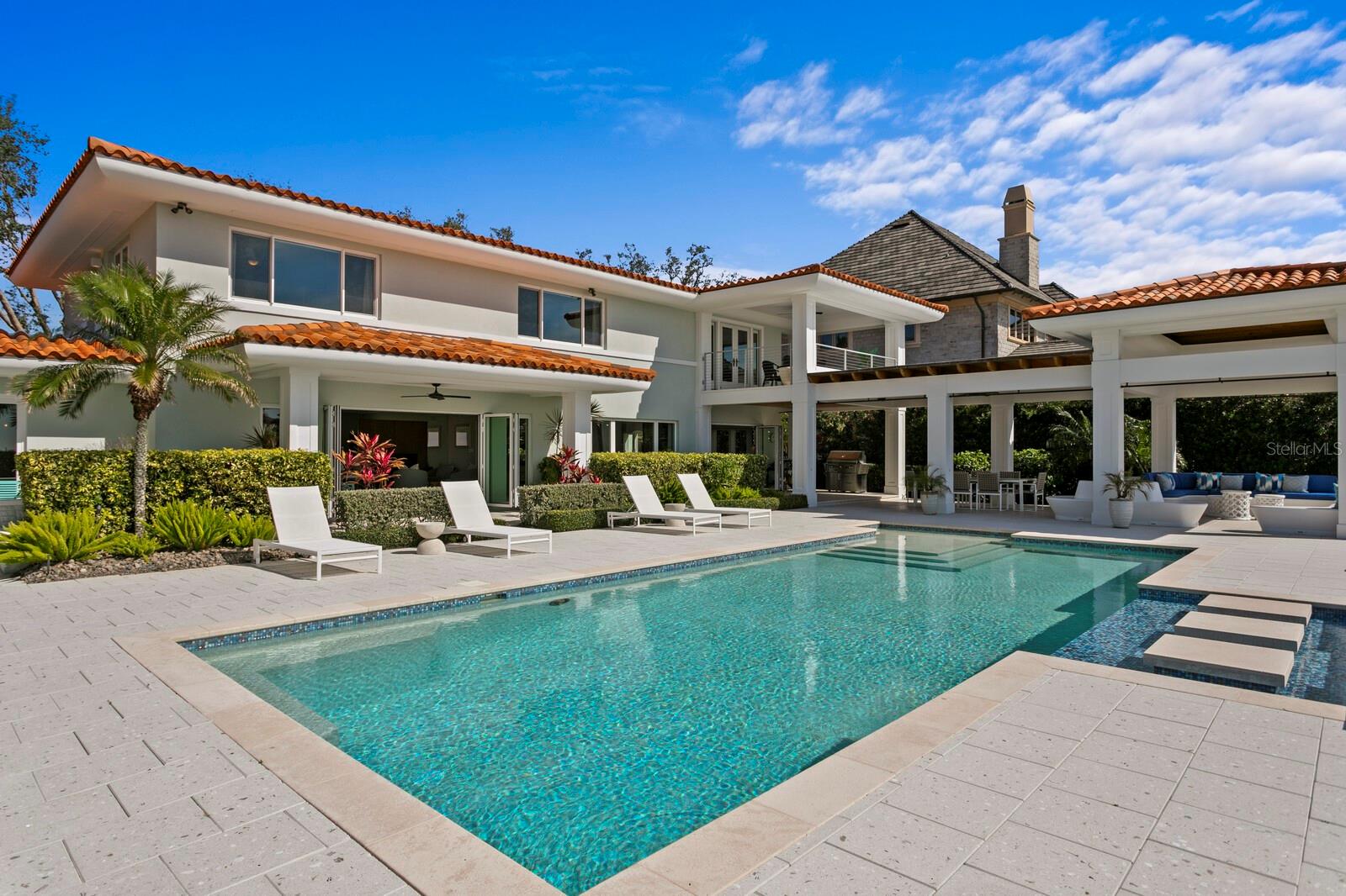 611 BRIGHTWATERS BLVD NE