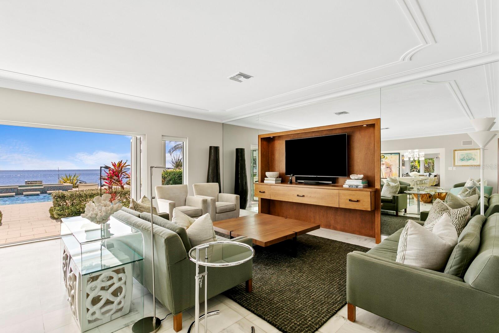 611 BRIGHTWATERS BLVD NE