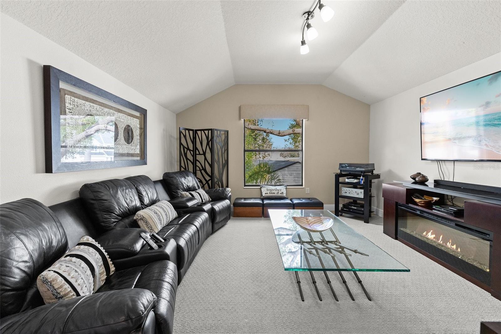 3605 E TAMPA CIR