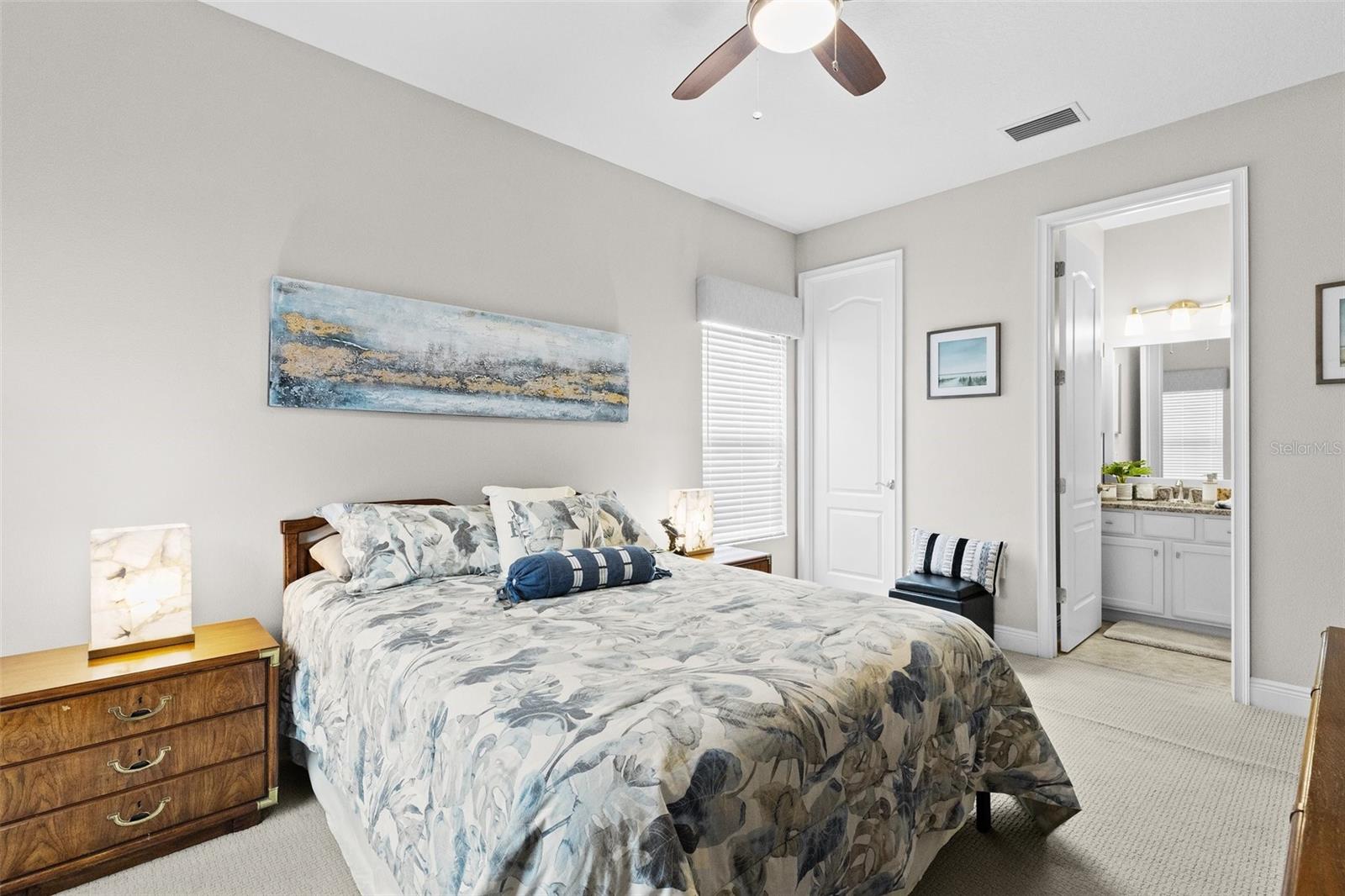3605 E TAMPA CIR