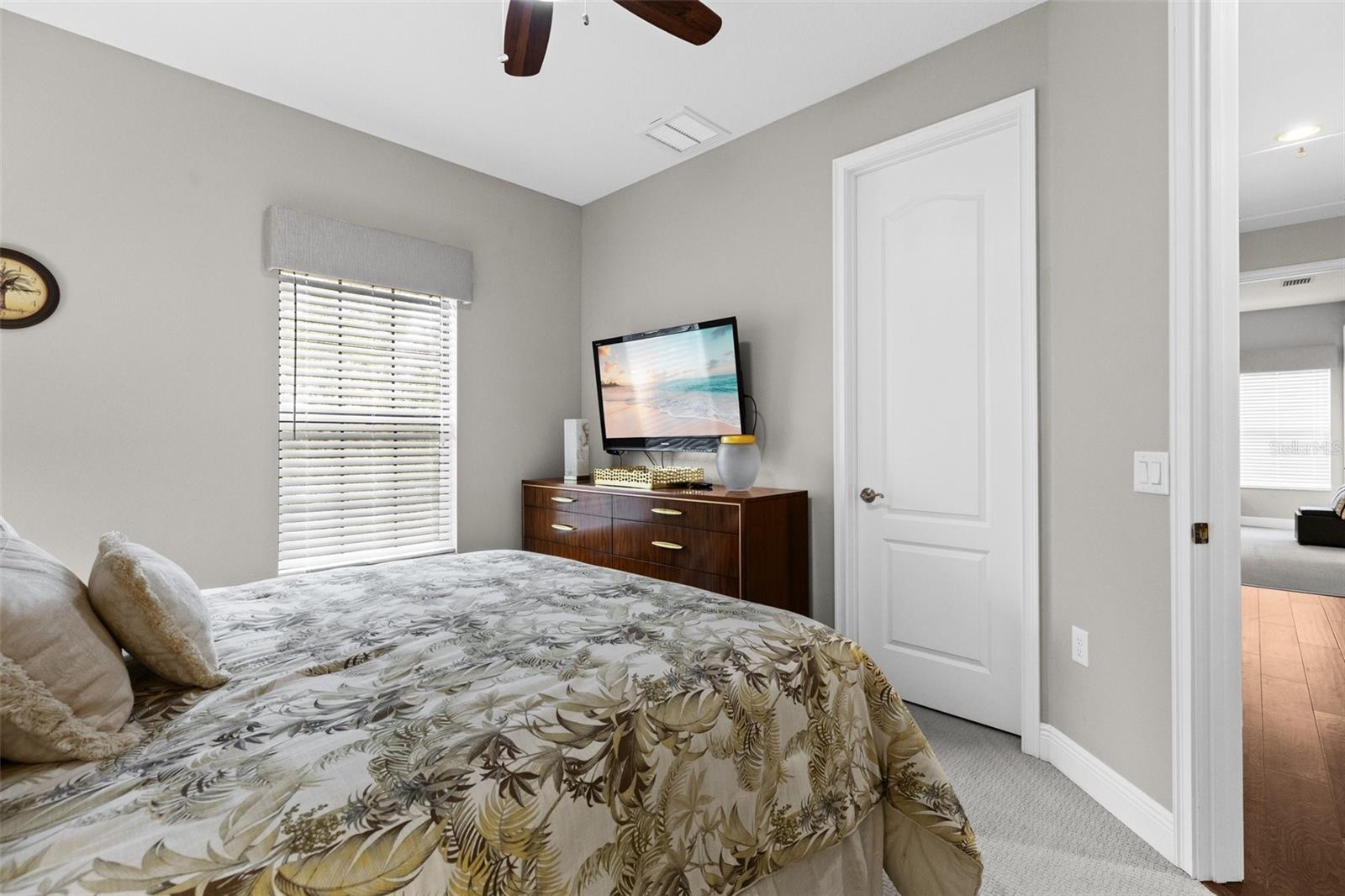 3605 E TAMPA CIR