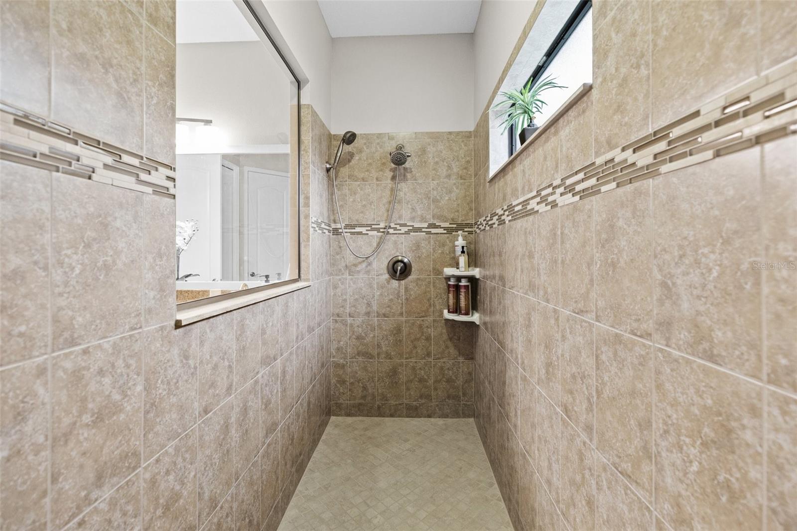 3605 E TAMPA CIR