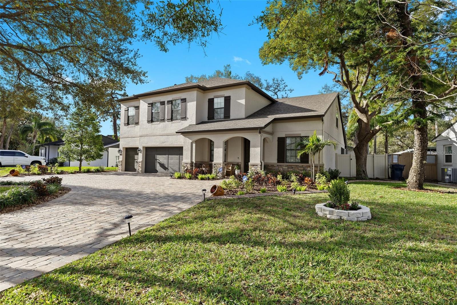 3605 E TAMPA CIR