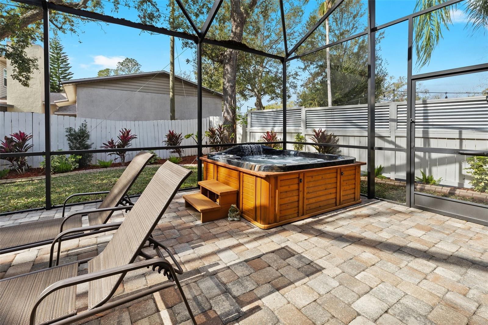 3605 E TAMPA CIR