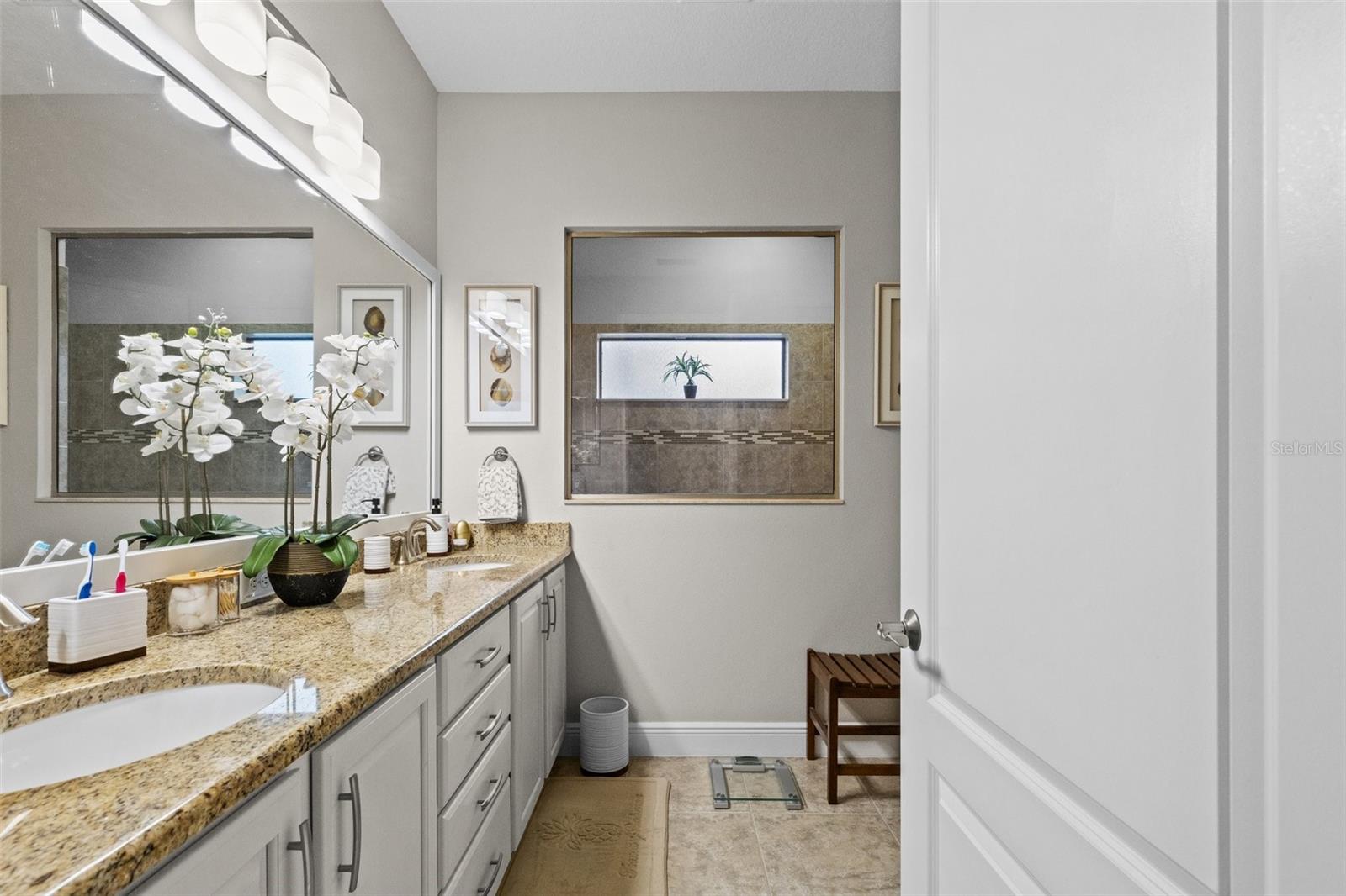 3605 E TAMPA CIR