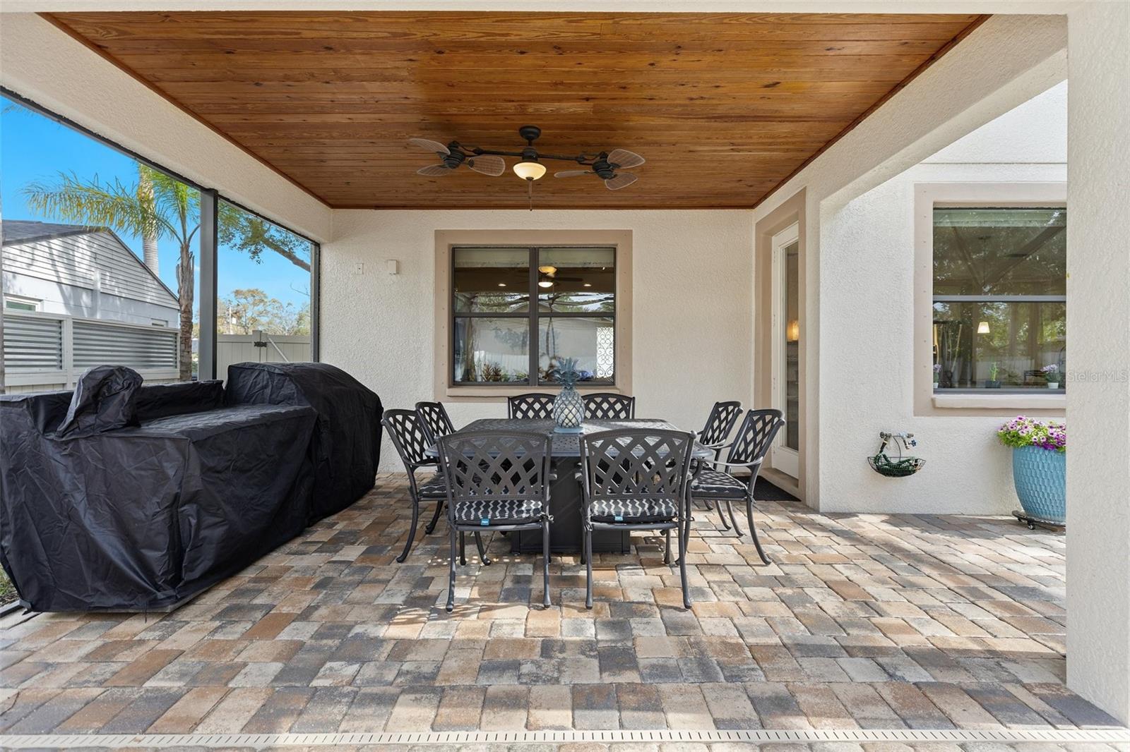 3605 E TAMPA CIR