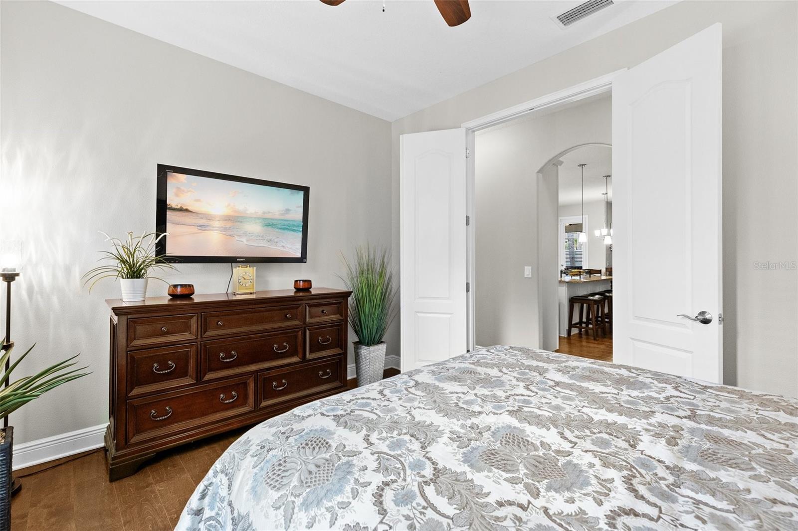 3605 E TAMPA CIR