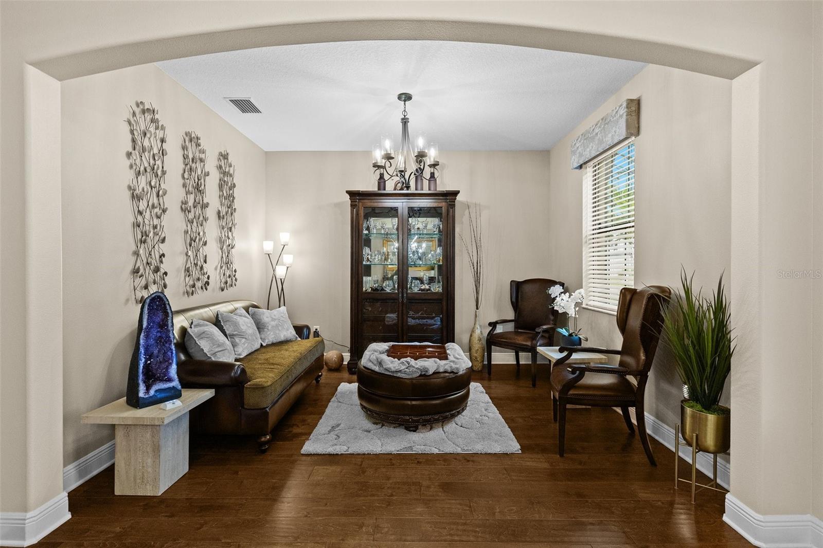 3605 E TAMPA CIR