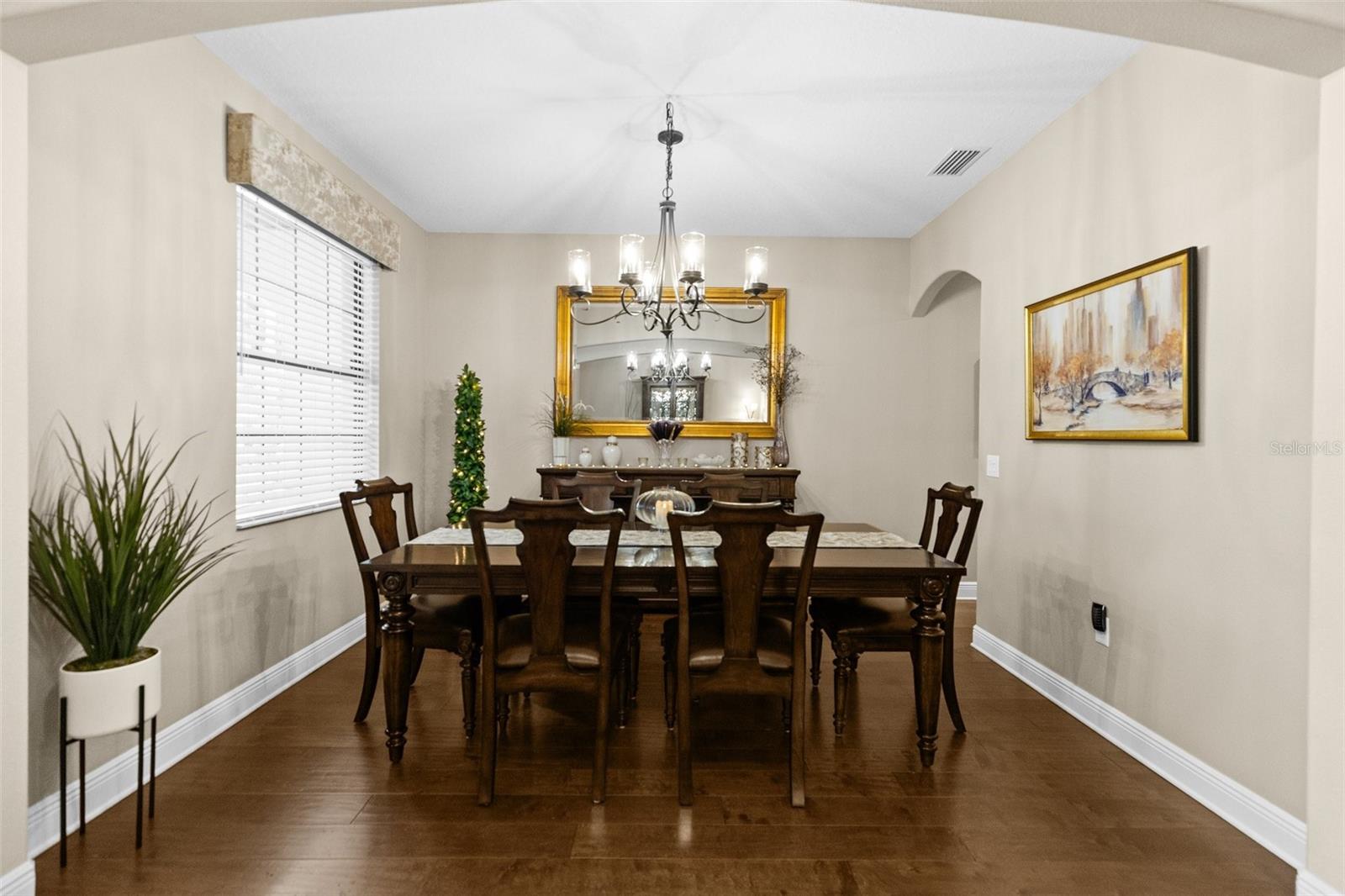 3605 E TAMPA CIR