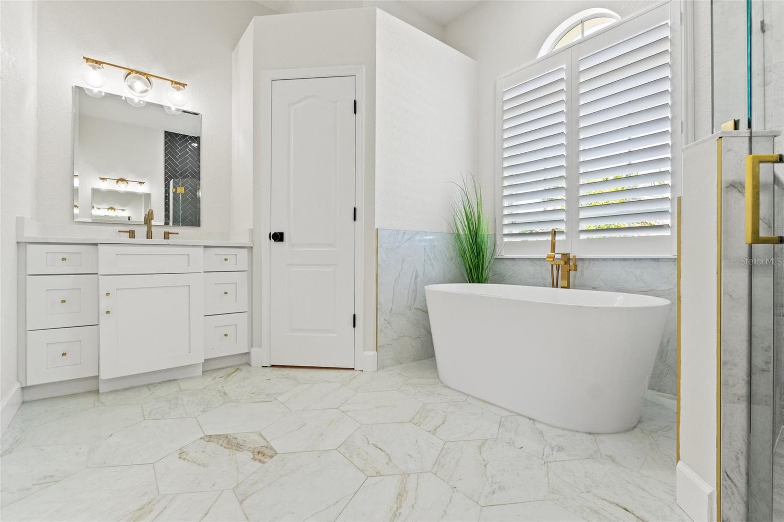 9214 HIDDEN WATER CIR