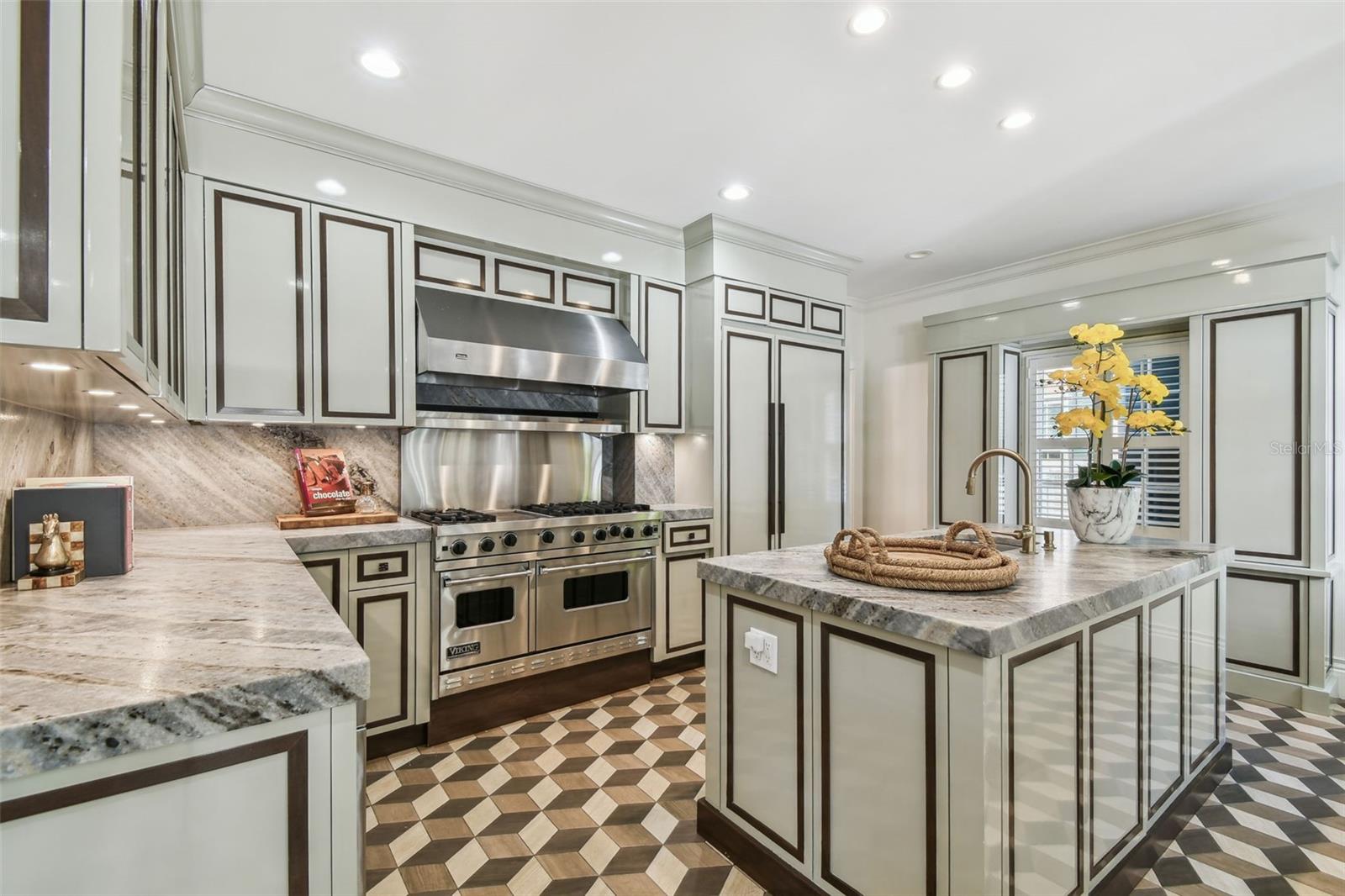 3313 W MULLEN AVE
