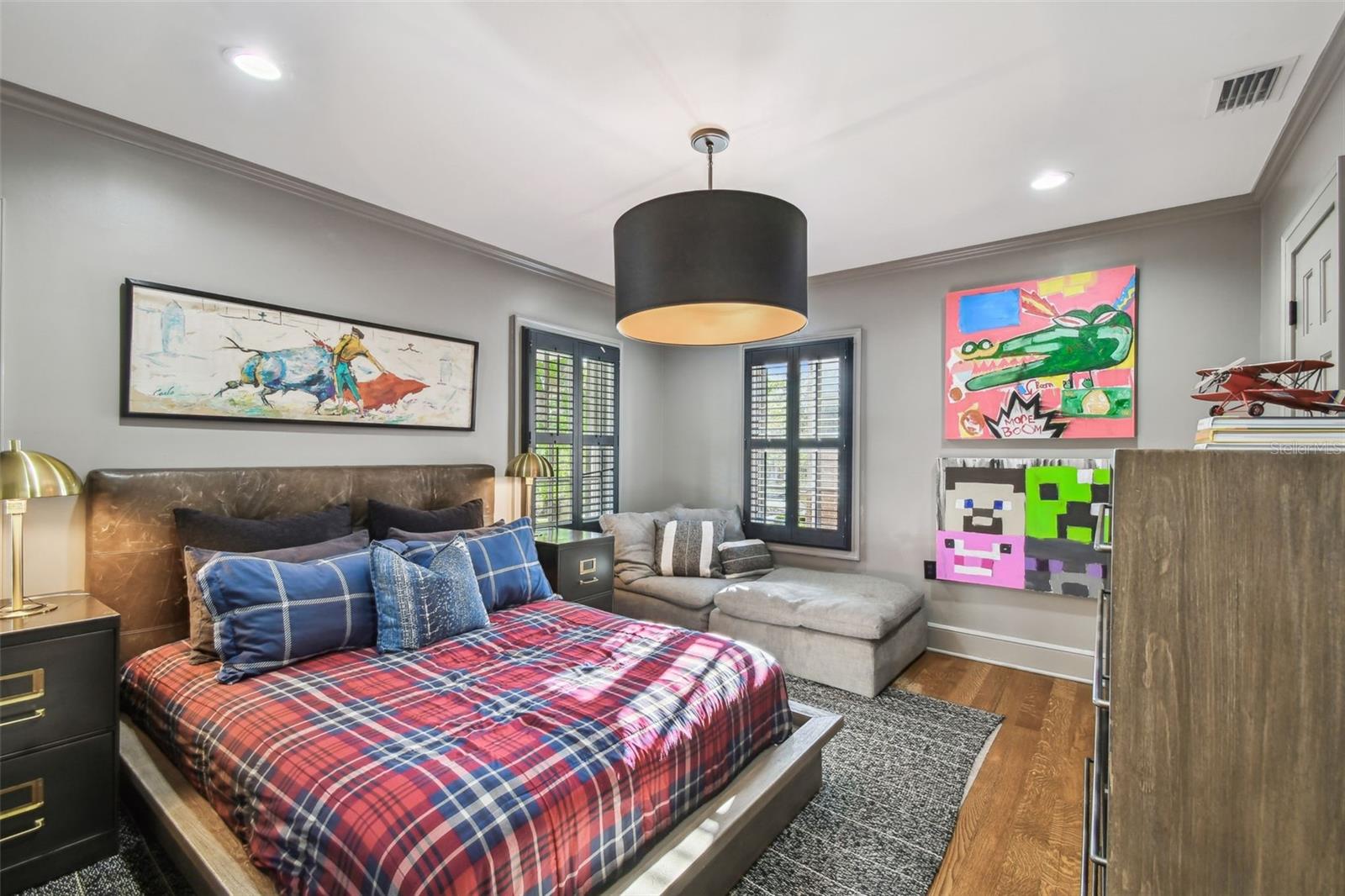 3313 W MULLEN AVE