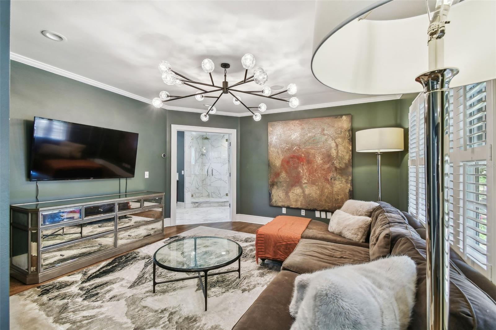3313 W MULLEN AVE