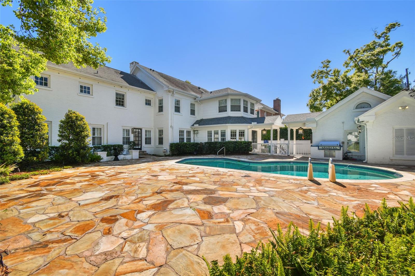 3313 W MULLEN AVE