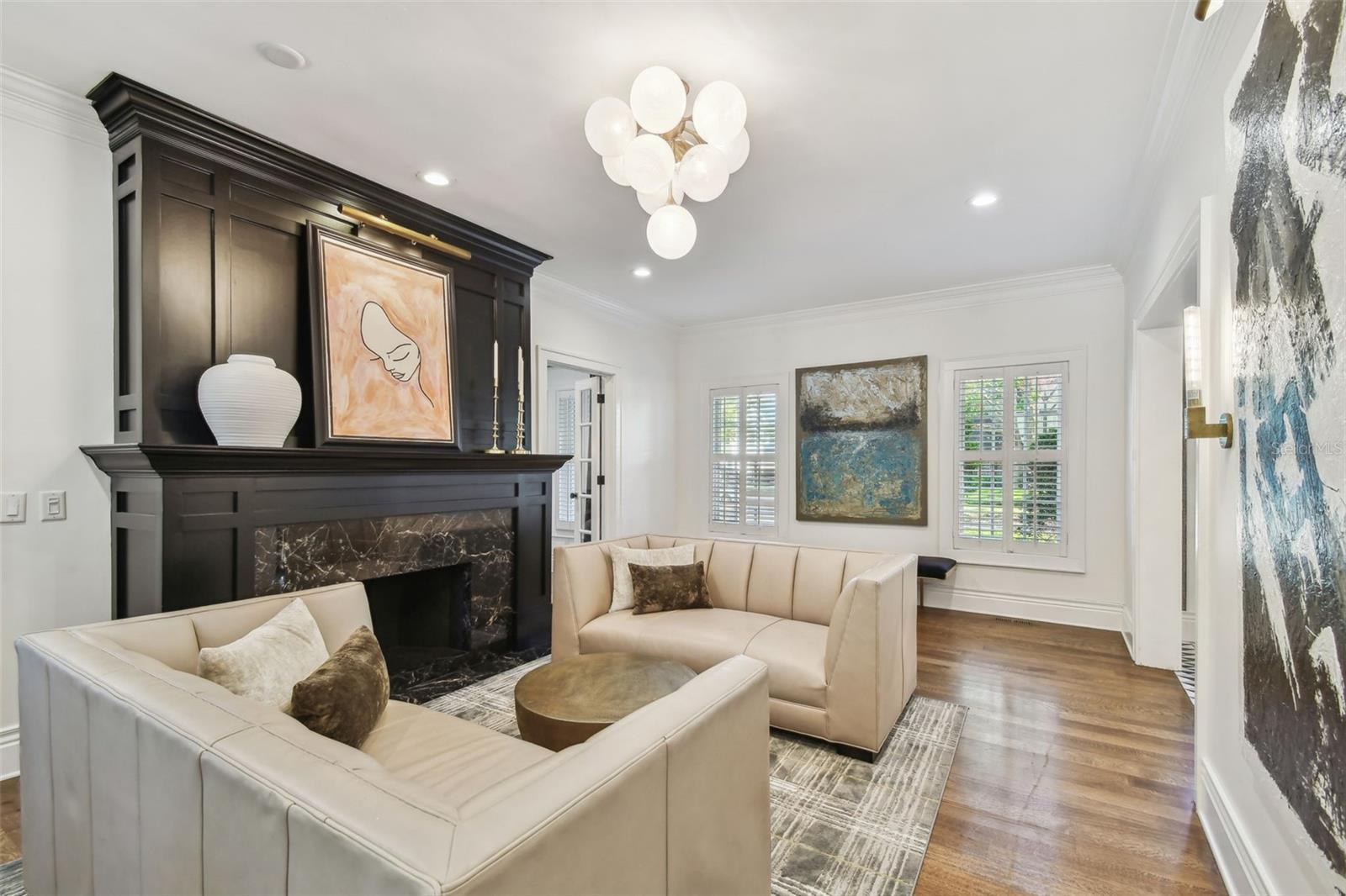 3313 W MULLEN AVE