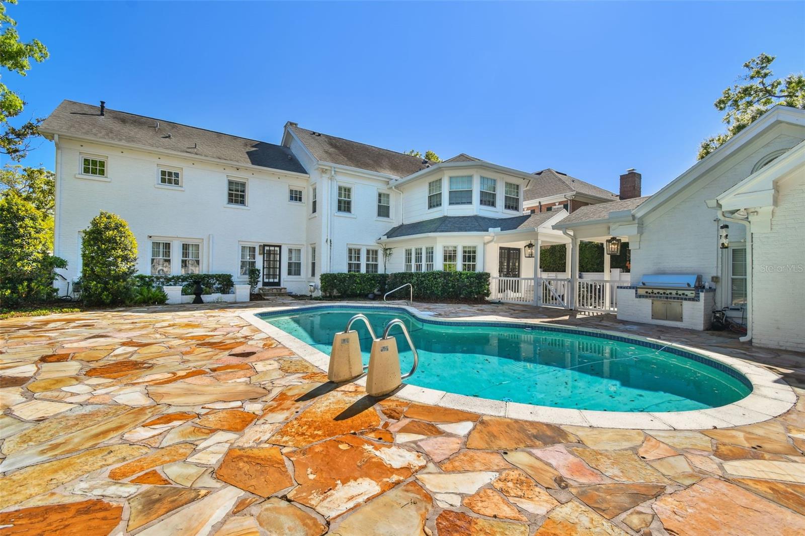 3313 W MULLEN AVE