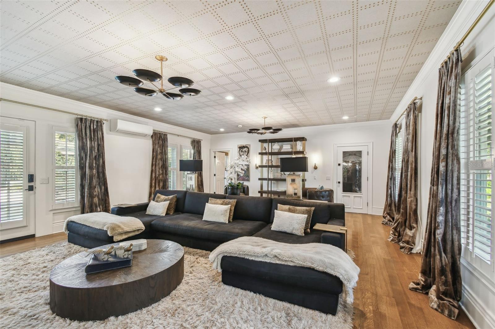 3313 W MULLEN AVE