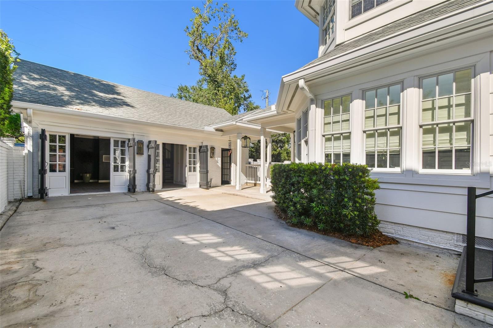 3313 W MULLEN AVE