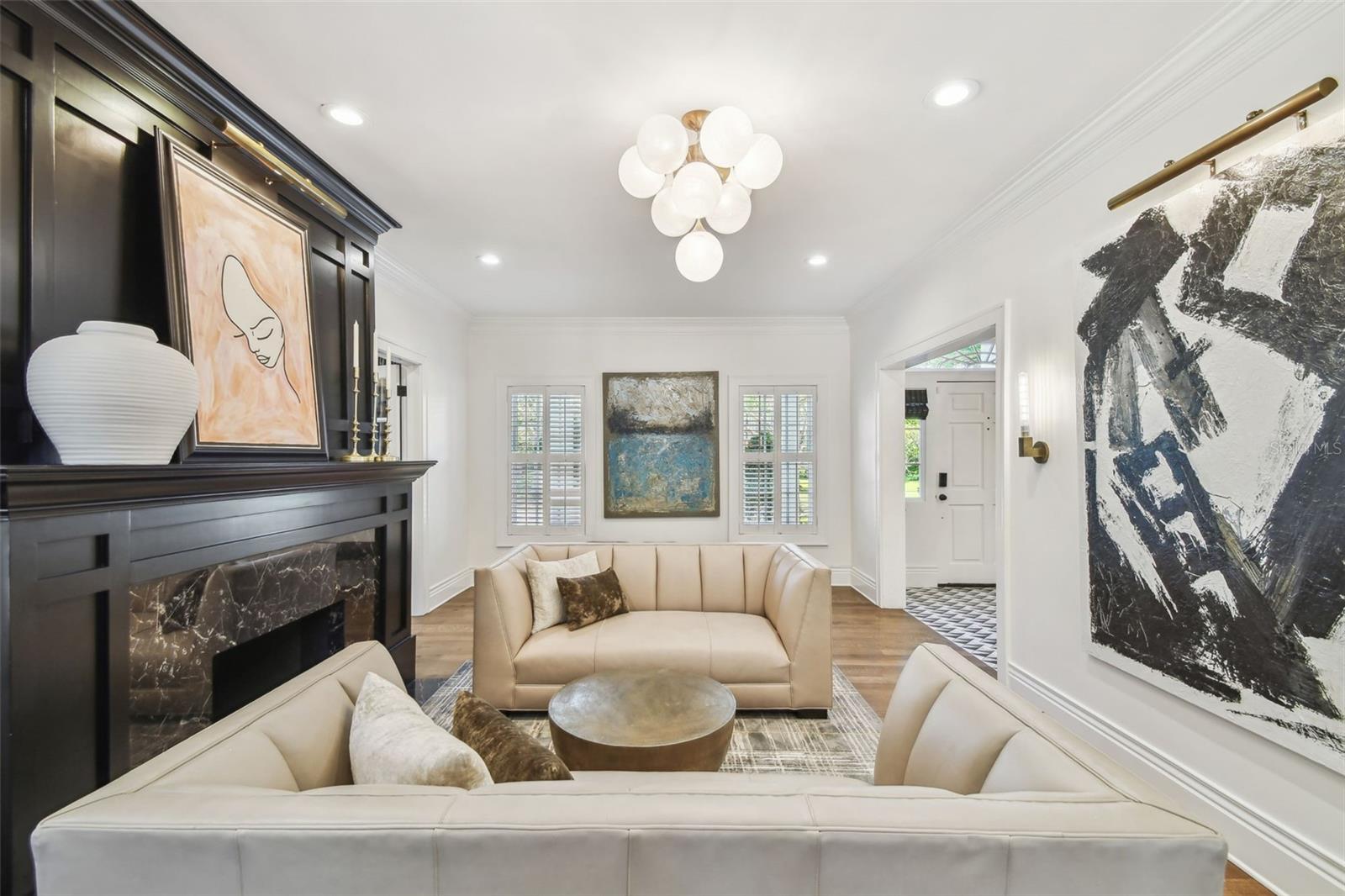 3313 W MULLEN AVE