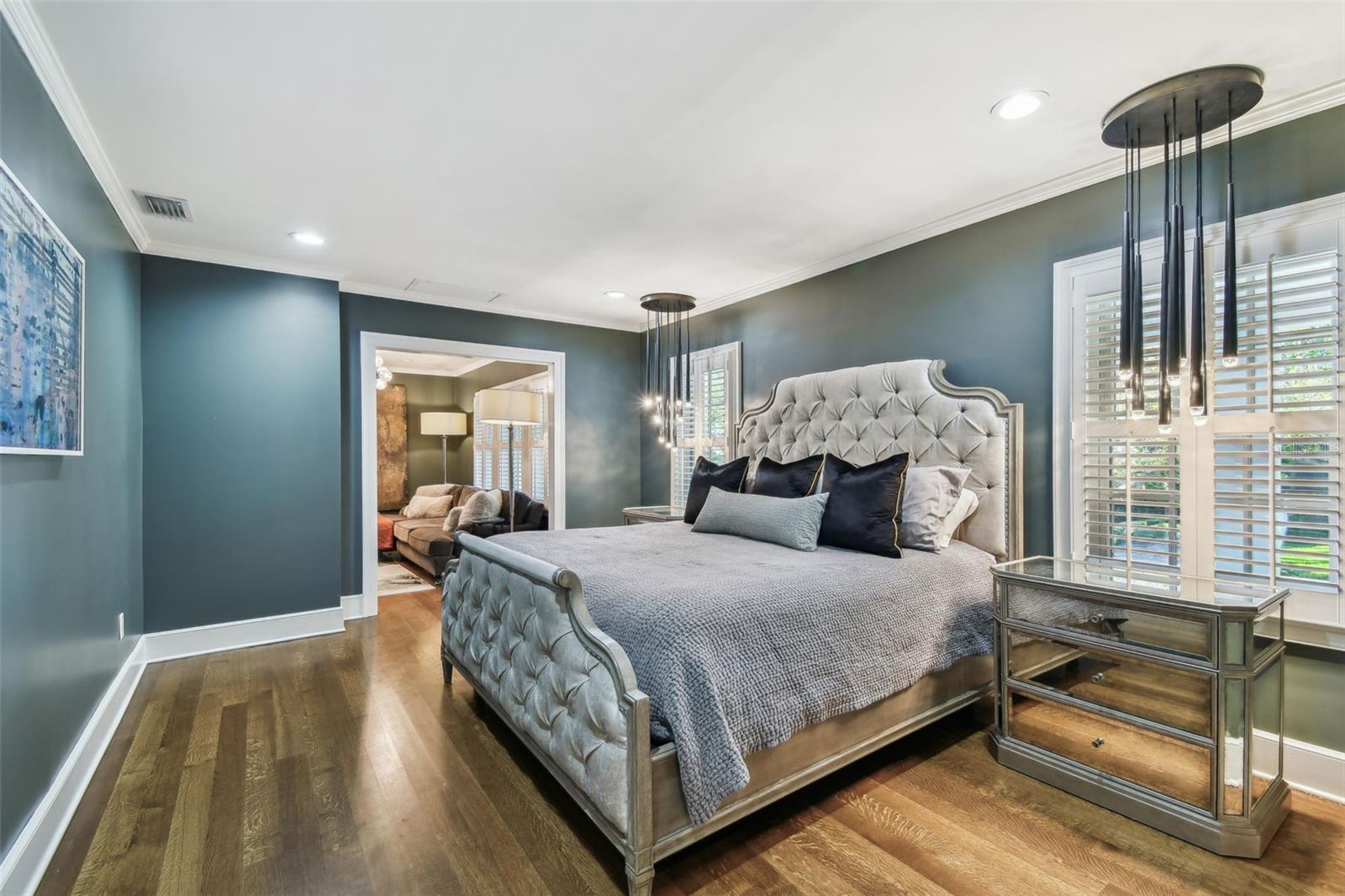 3313 W MULLEN AVE