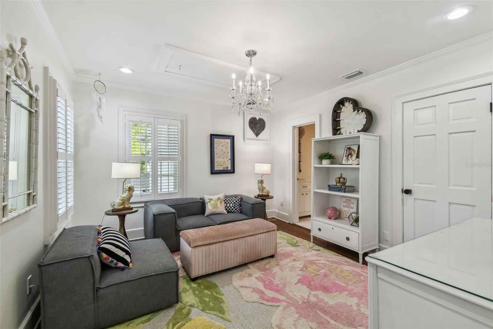 3313 W MULLEN AVE