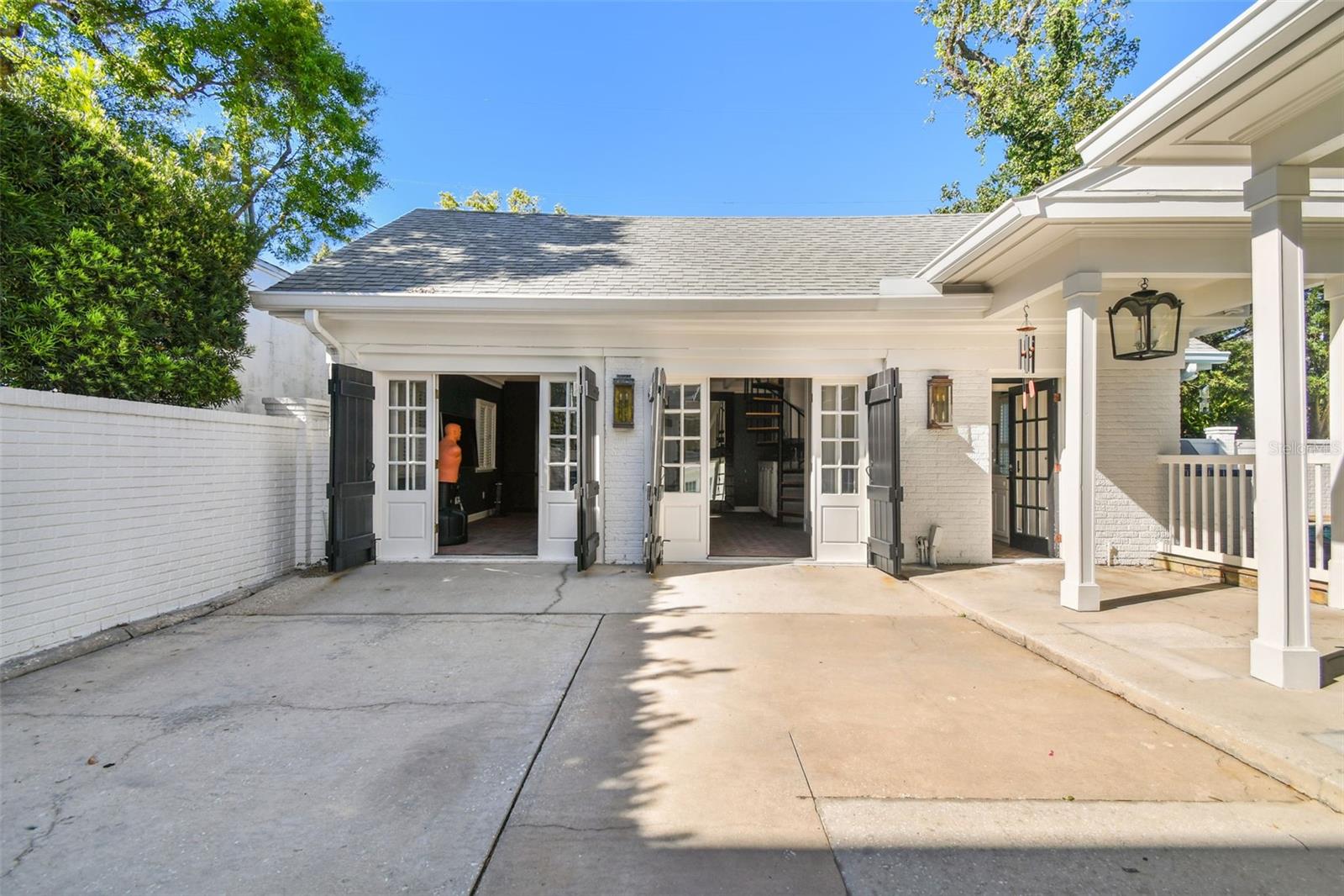 3313 W MULLEN AVE