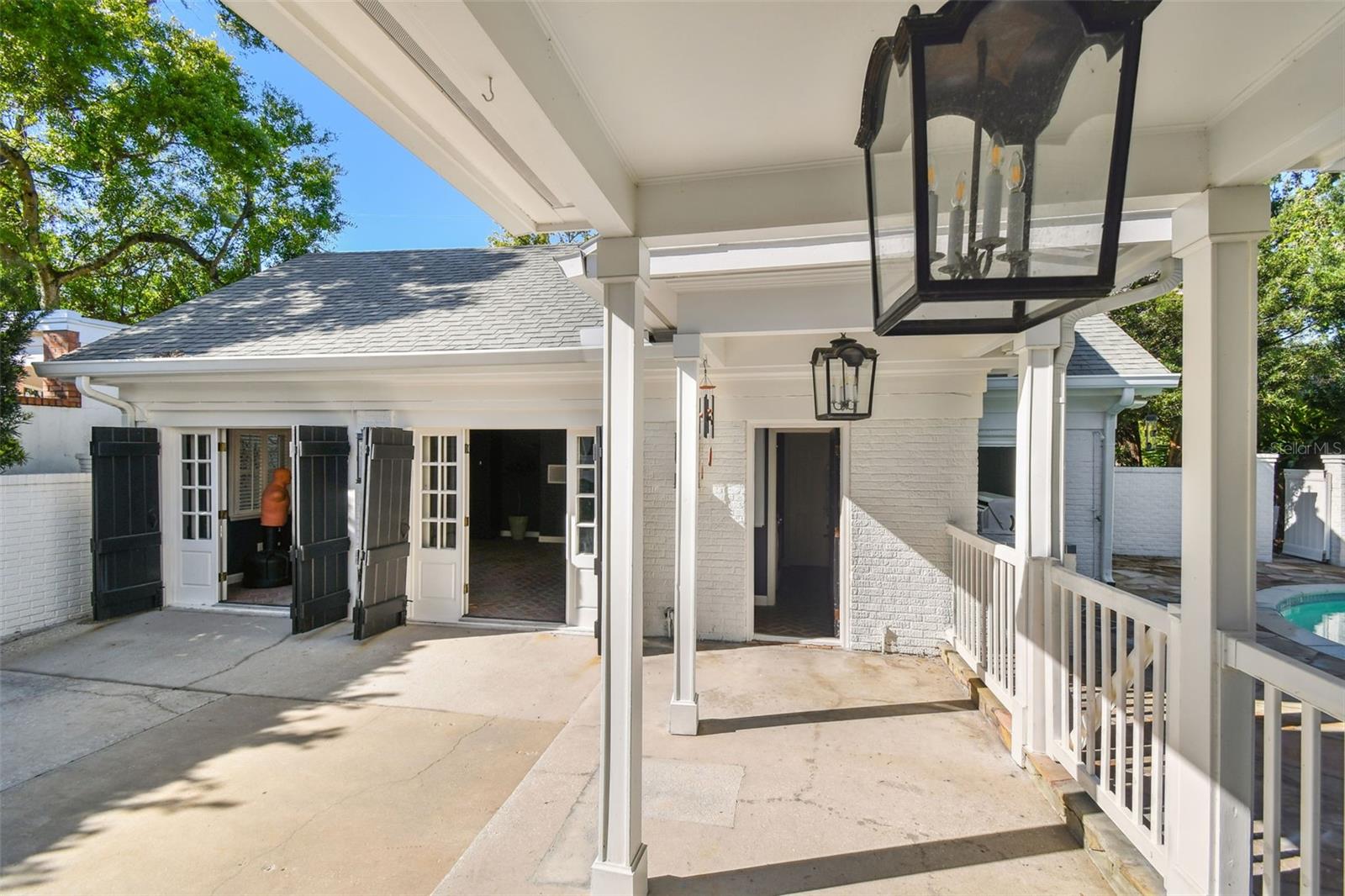 3313 W MULLEN AVE