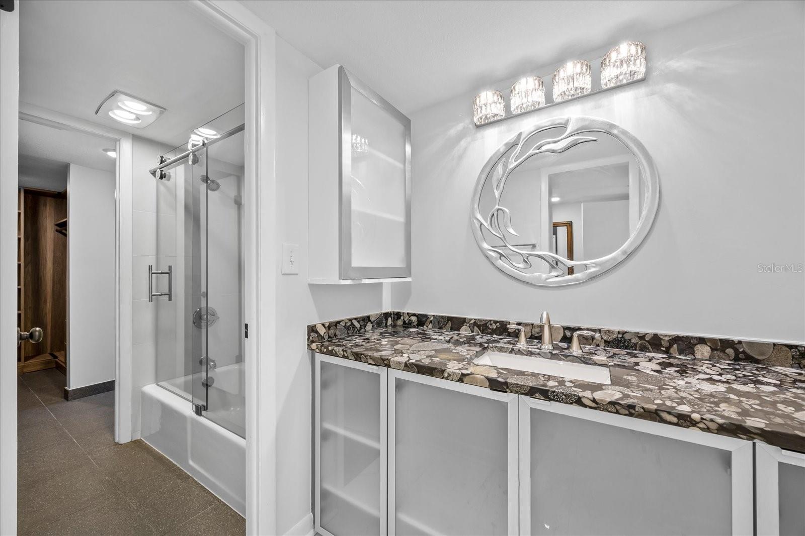 2611 BAYSHORE BLVD #207