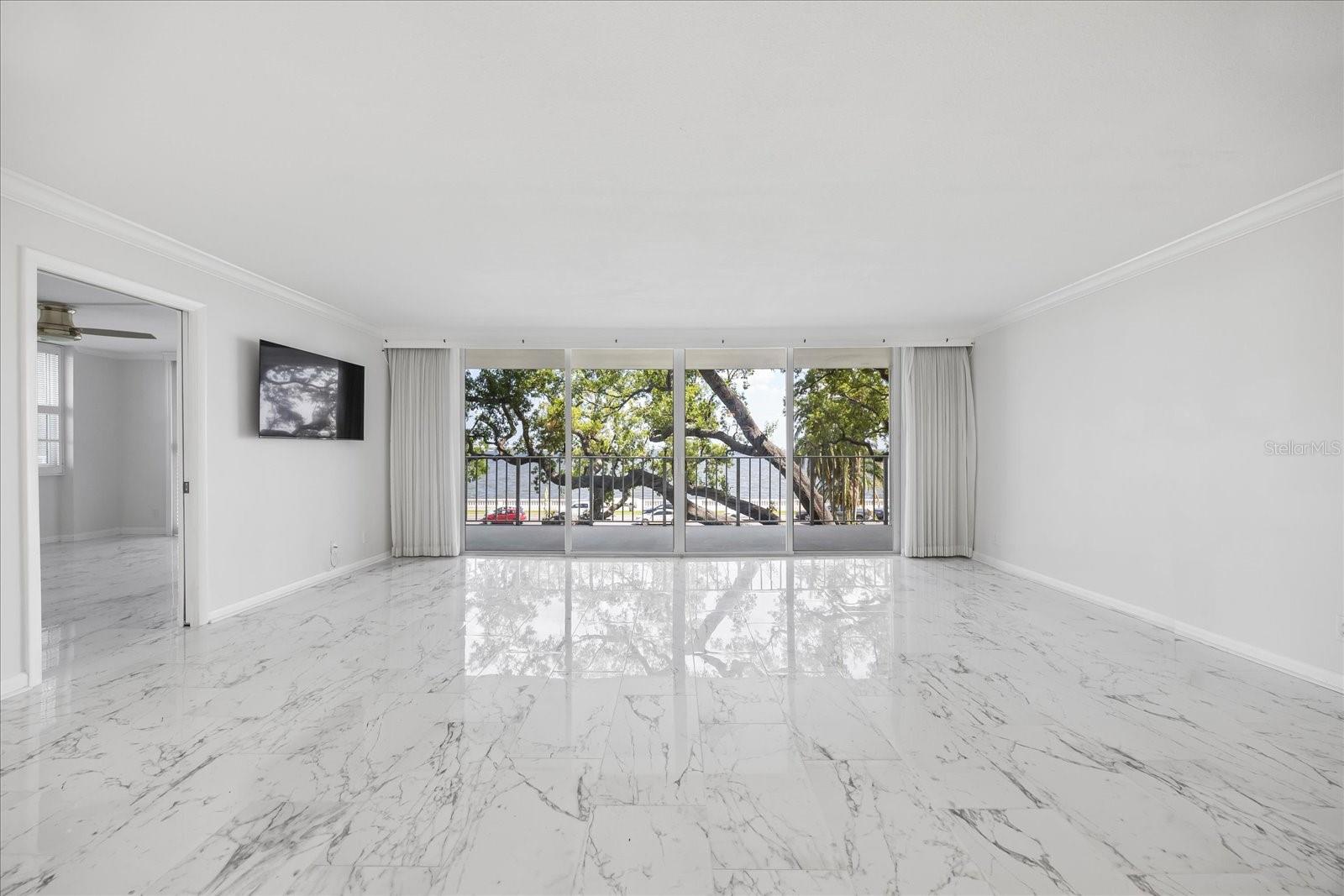 2611 BAYSHORE BLVD #207