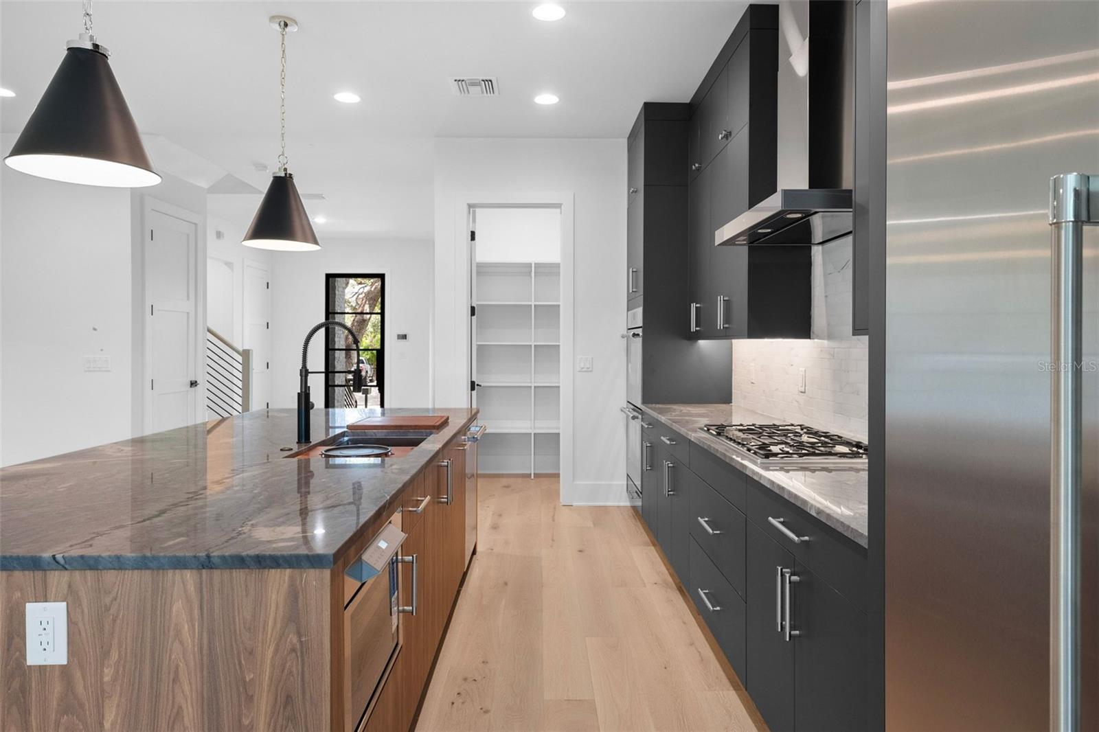 4618 W KENSINGTON AVE