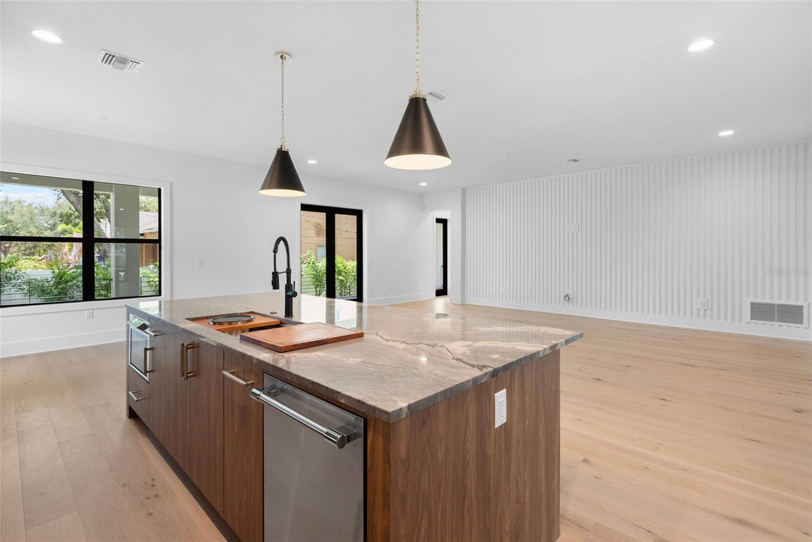 4618 W KENSINGTON AVE