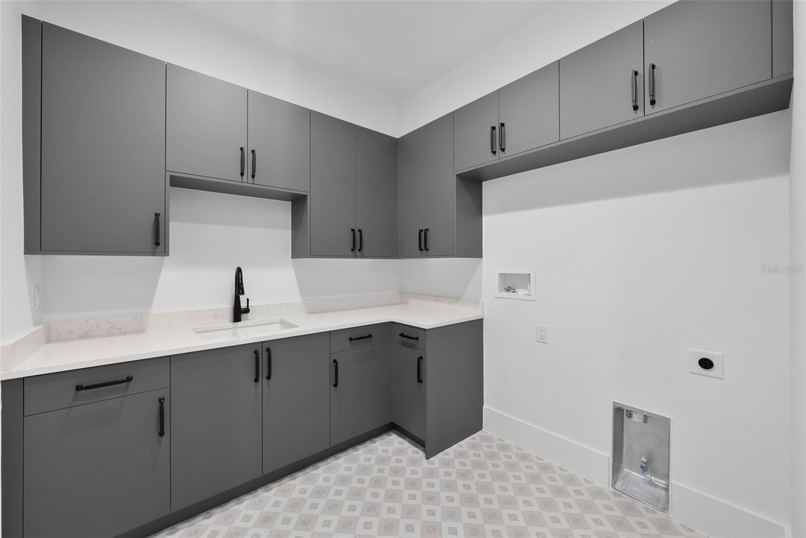 4618 W KENSINGTON AVE