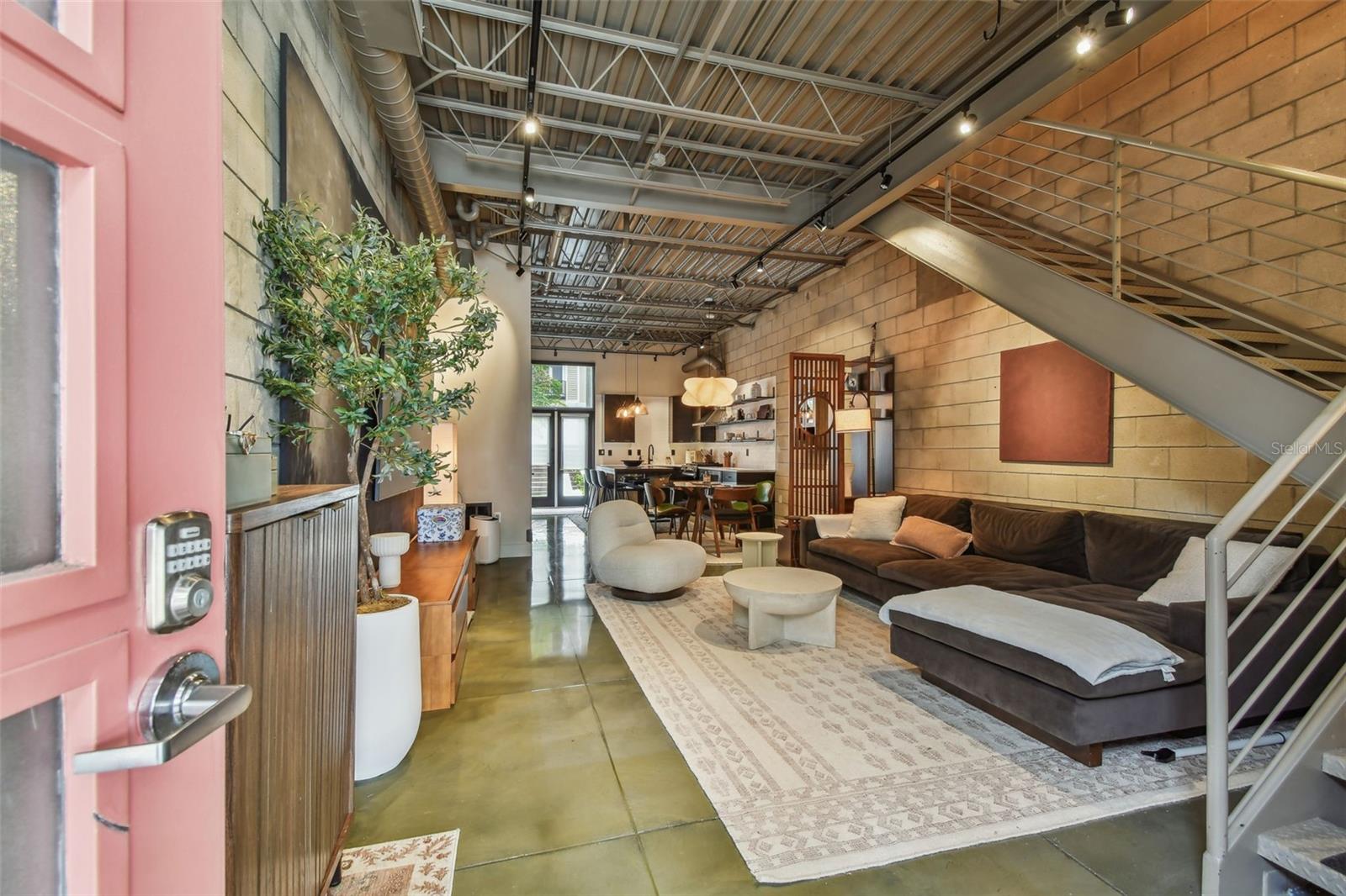 2505 W AZEELE ST