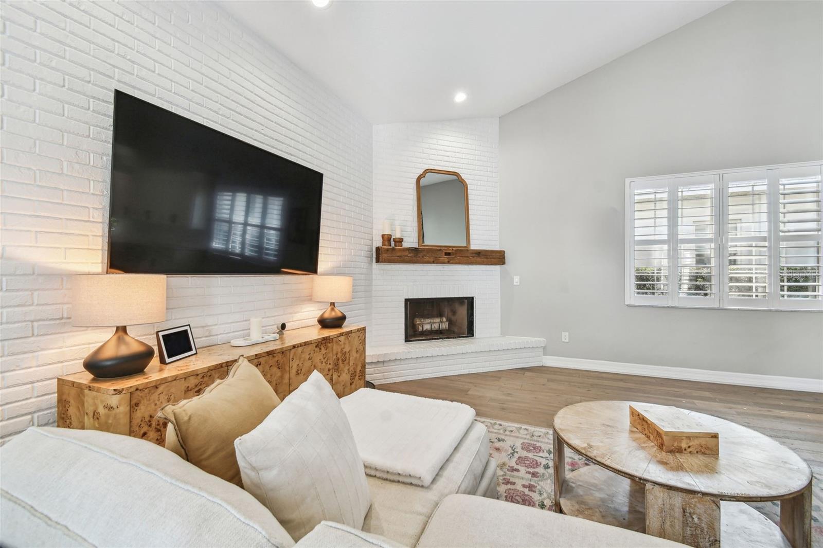 3209 W MORRISON AVE