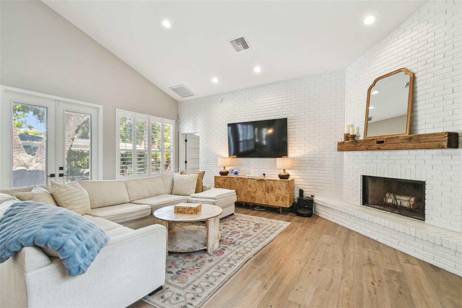 3209 W MORRISON AVE