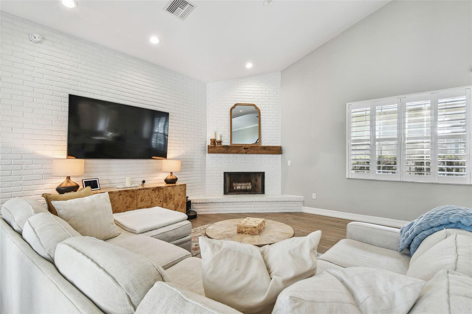 3209 W MORRISON AVE