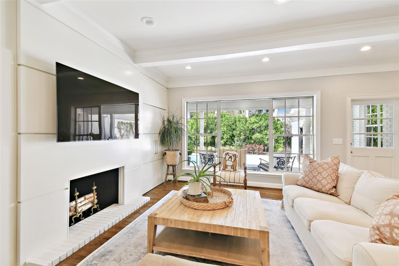 1114 CULBREATH ISLES DR