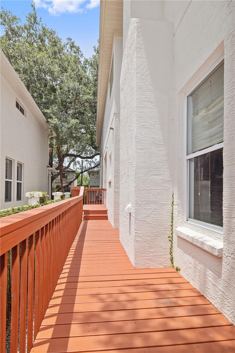2709 W BAY AVE